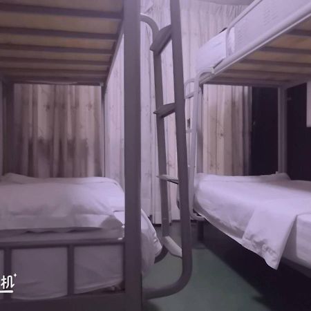 센트럴 비엔나 호스텔 비엔티안 외부 사진